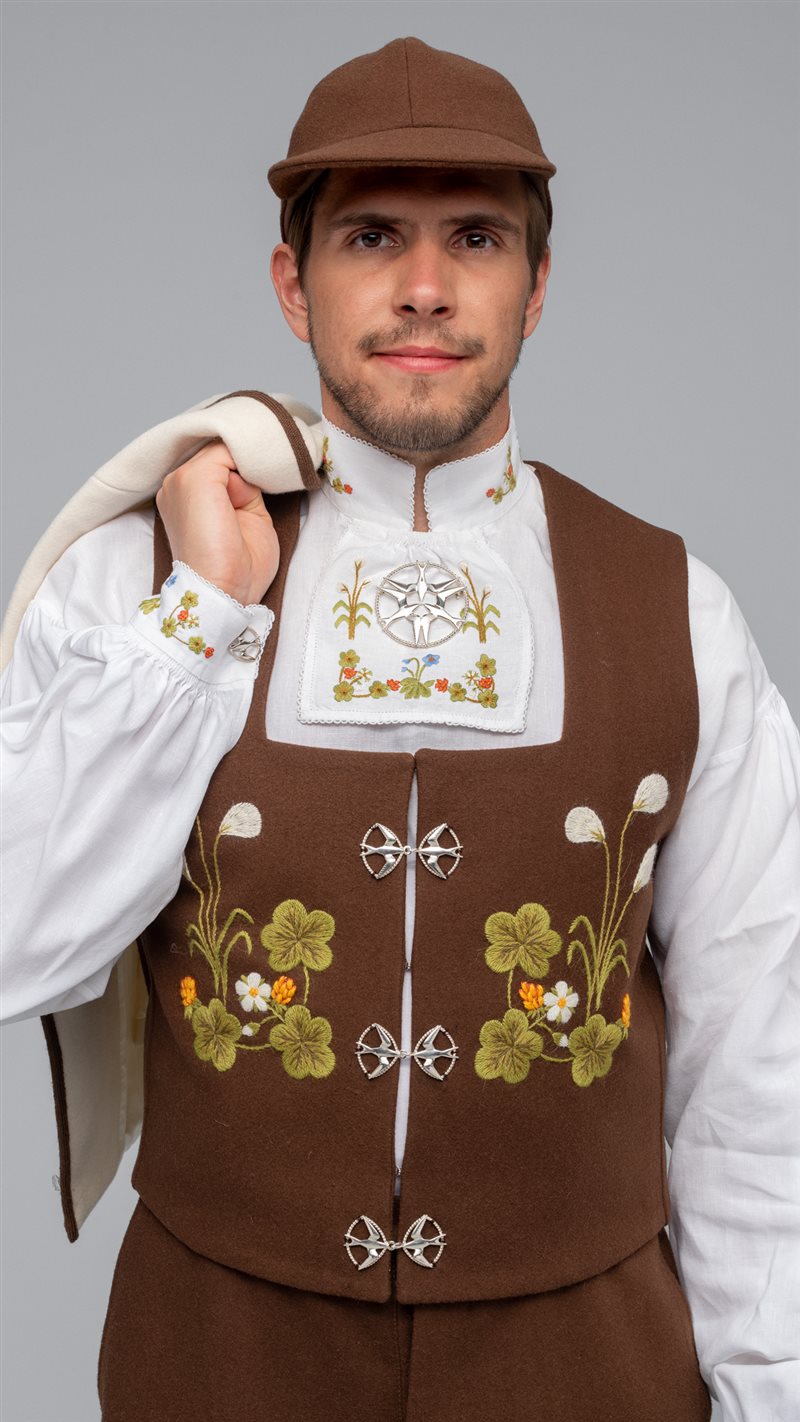 Broderi og sølv - Senjadrakt festdrakt for herre - Troms og Finnmark